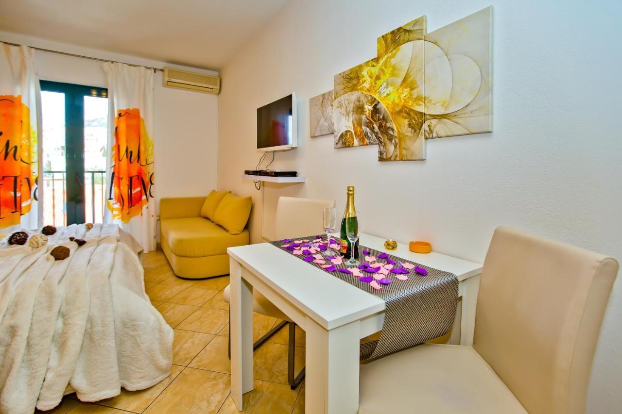 Villa Softic Hvar ฮวาร์ ภายนอก รูปภาพ
